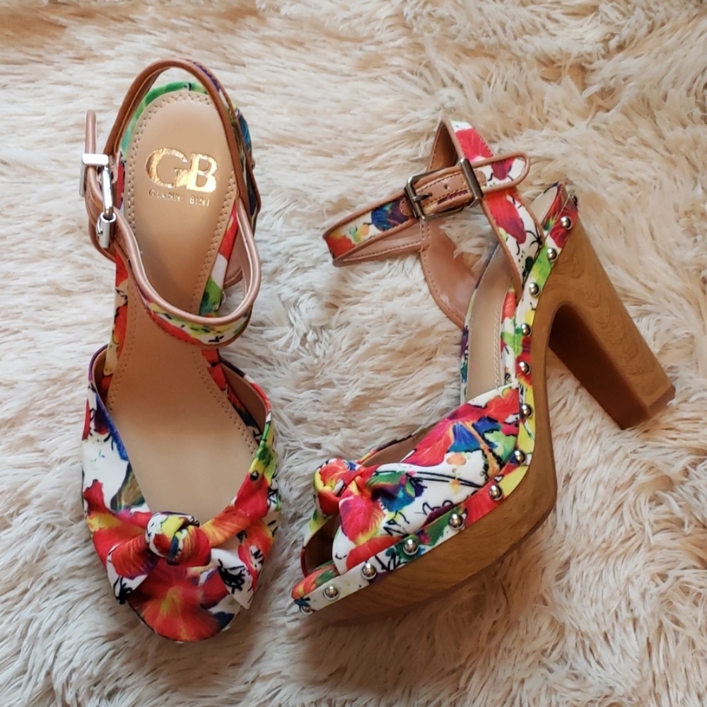 NWT Gianni Bini | Floral Platform Heels - Picture 4 of 6